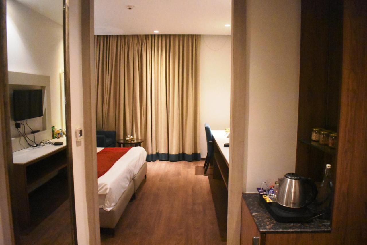 Lemonwood Suites By F9 Hotels - Trivoli Garden Chhatarpur 新德里 外观 照片
